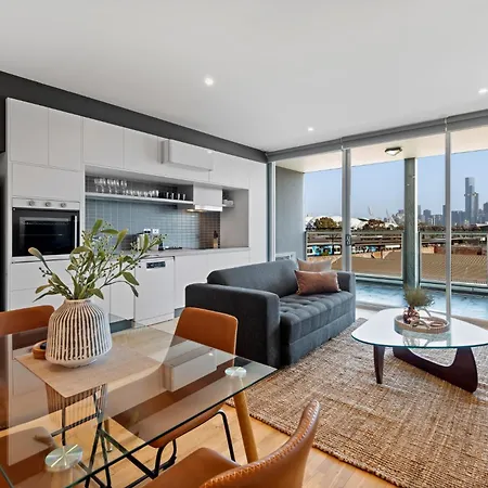Modern 1-Bed City Skyline Views & Close To Shops Melbourne Exterior photo
