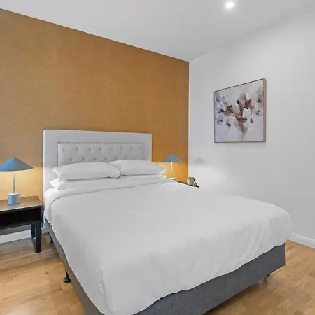 Modern 1-Bed City Skyline Views & Close To Shops Melbourne Exterior photo