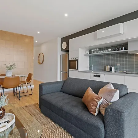 Modern 1-Bed City Skyline Views & Close To Shops Melbourne Exterior photo